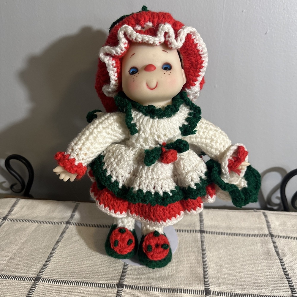 Strawberry Shortcake Doll Crochet Handmade With Cap‎ and basket w stand